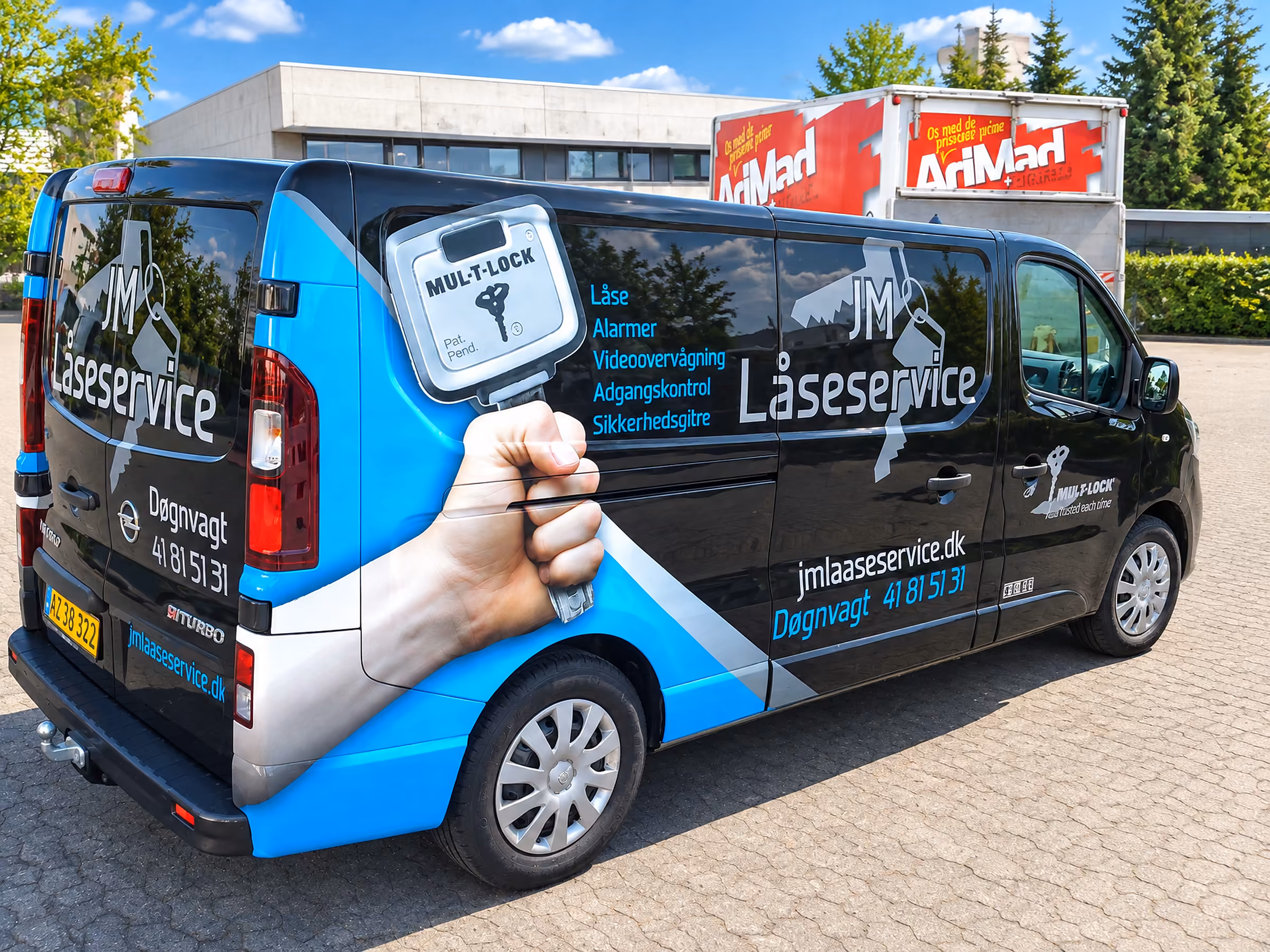 Delindpakning med printet grafik på JM Låseservices Opel Vivaro