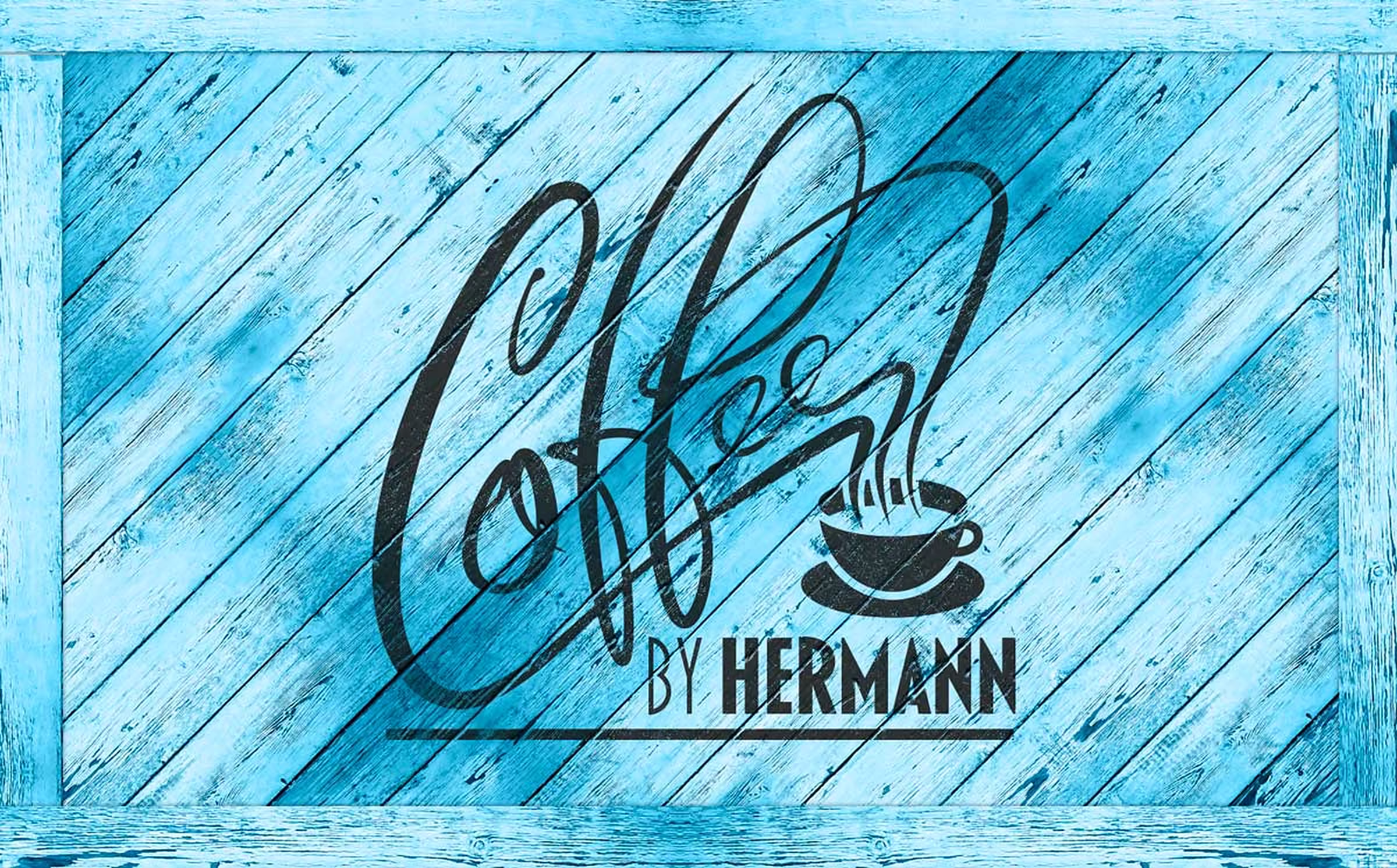 Logoet Coffee by Hermann på lyseblåt træ