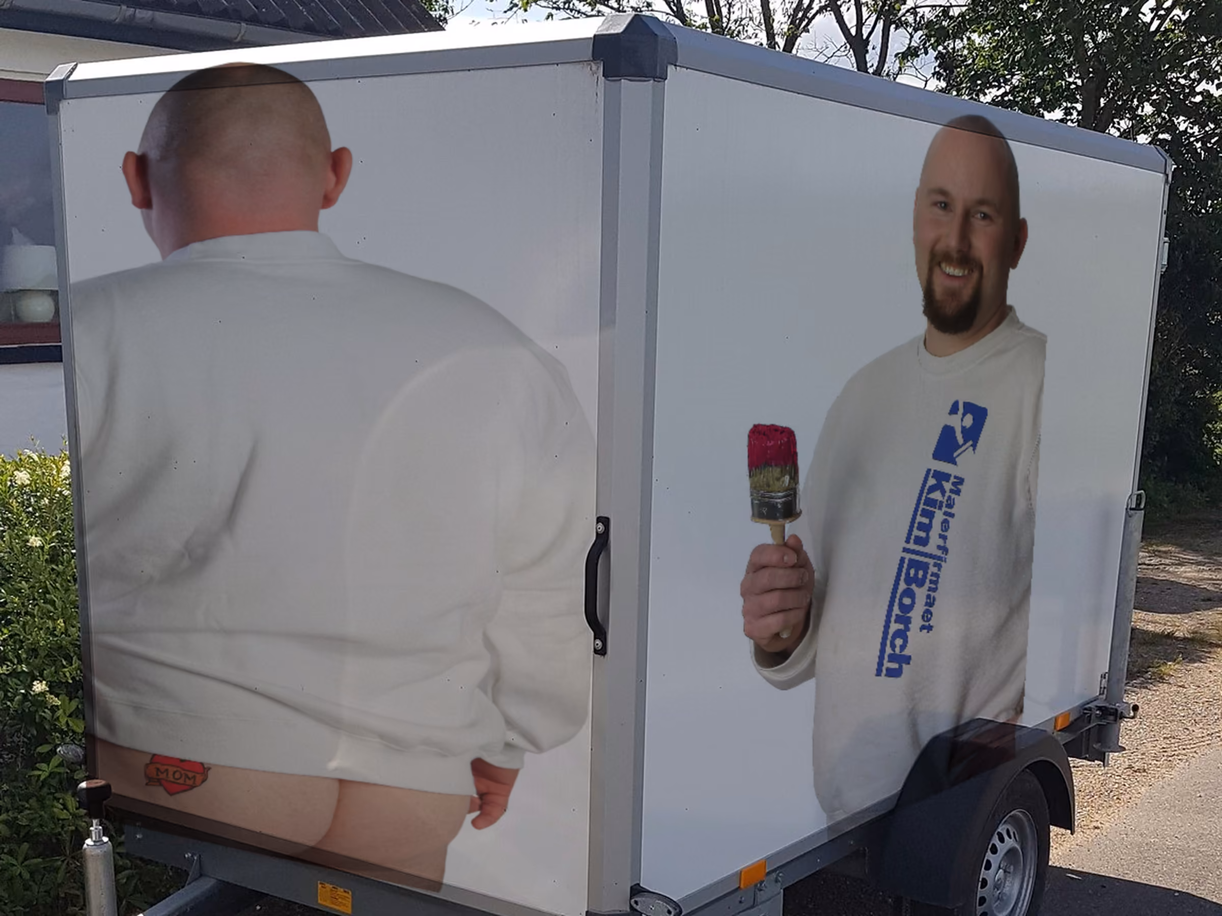 Visualisering: Kim Borchs trailer med maleren forfra på siden og bagfra på enden